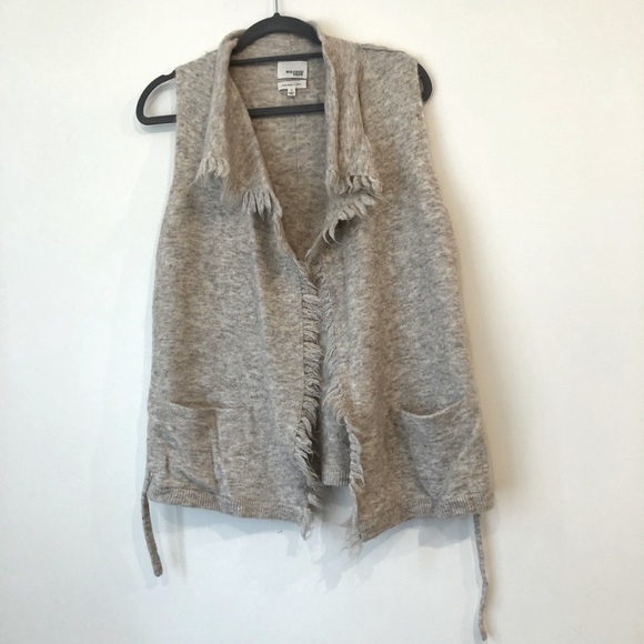 Aritzia Wilfred Free funky fringe knit sweater vest. Heather beige. Size S. - Picture 2 of 2